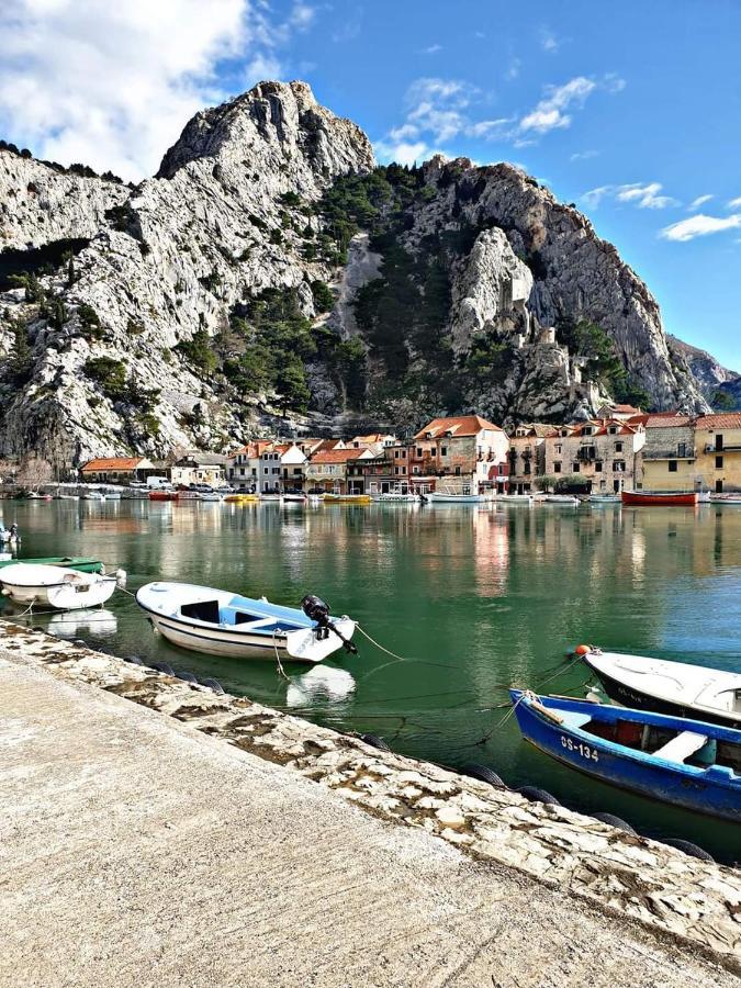 Emmi Nemira Omis Apartment Bagian luar foto