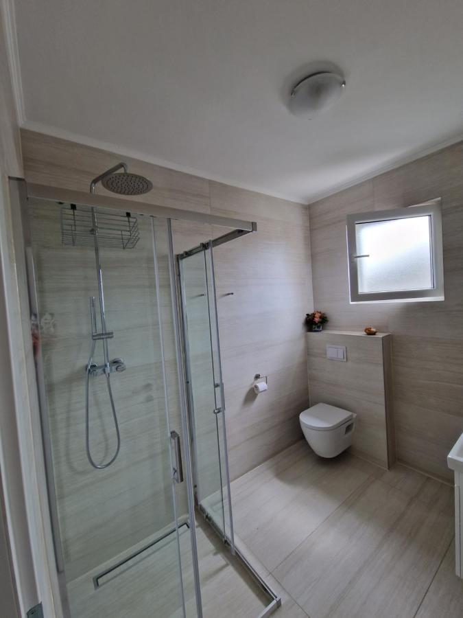 Emmi Nemira Omis Apartment Bagian luar foto