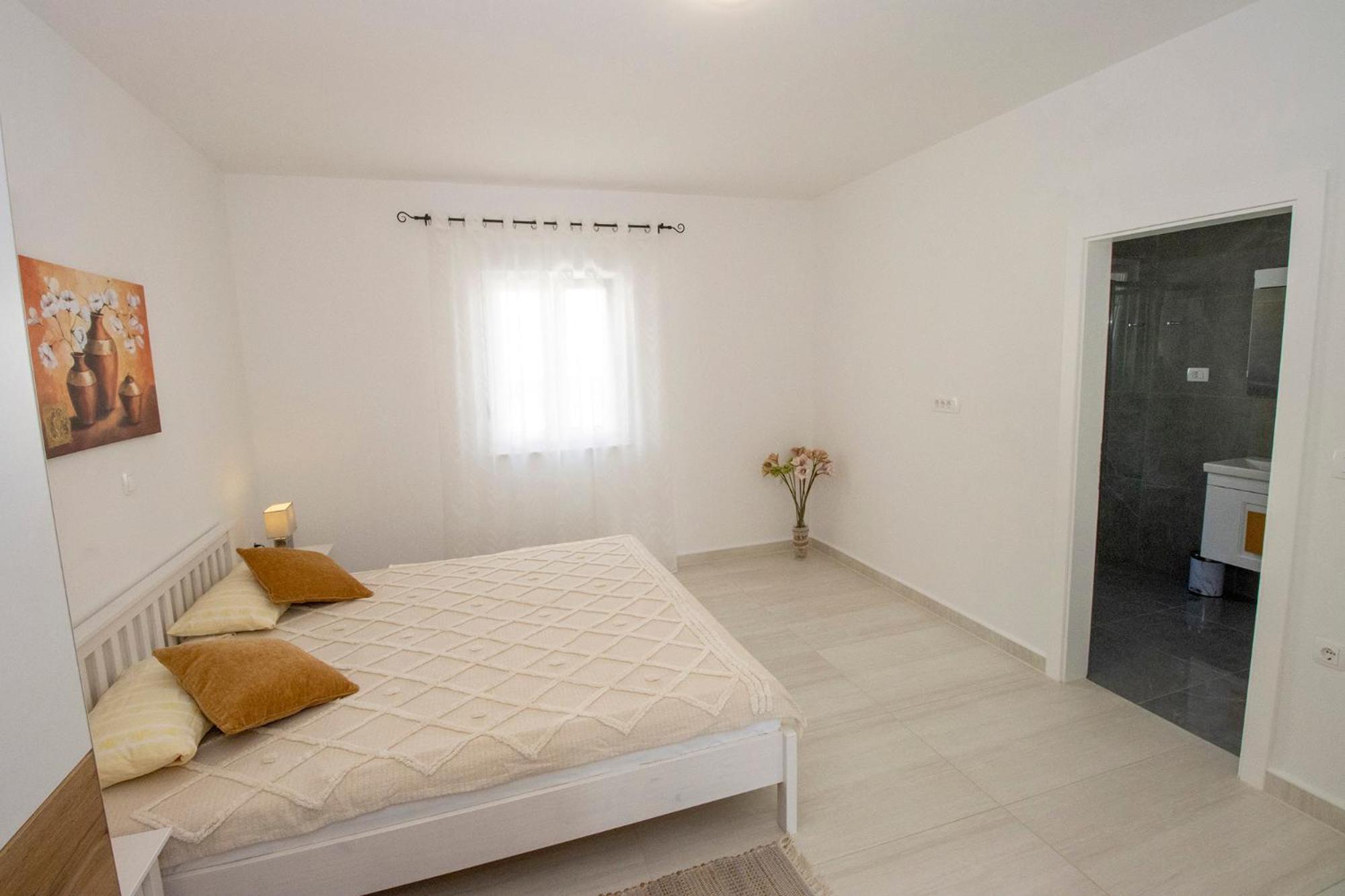 Emmi Nemira Omis Apartment Bagian luar foto