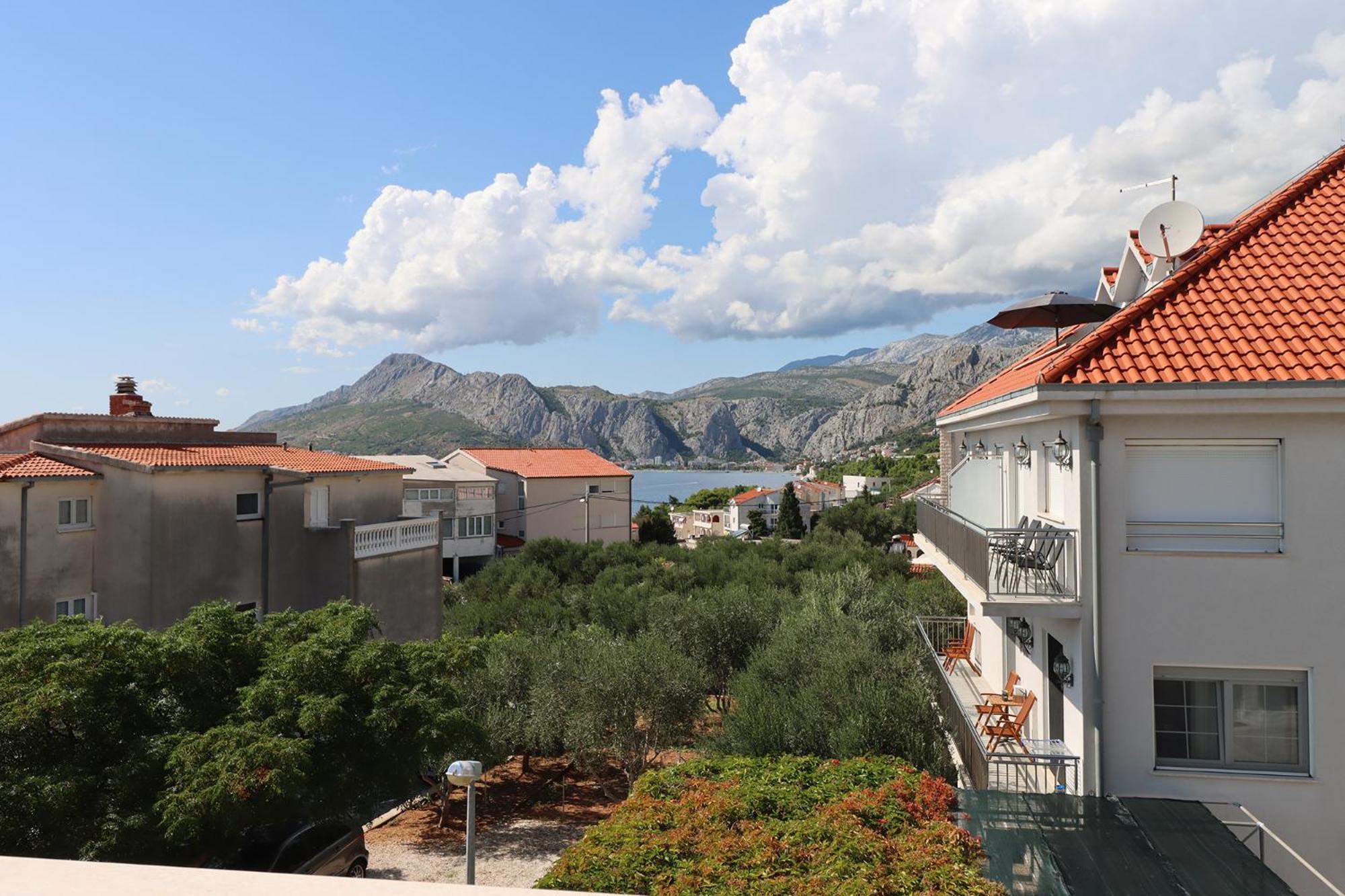 Emmi Nemira Omis Apartment Bagian luar foto