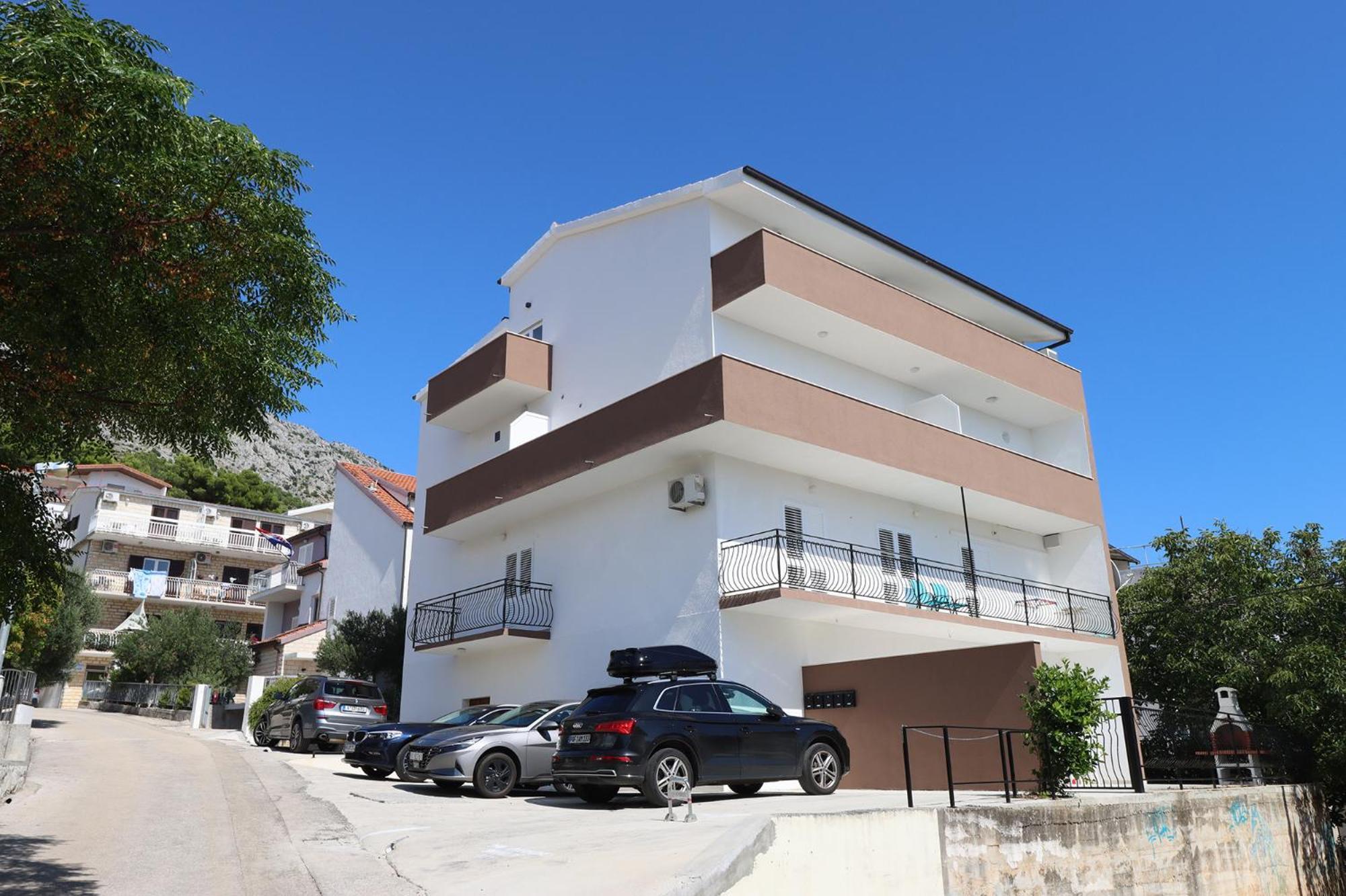 Emmi Nemira Omis Apartment Bagian luar foto